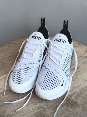 Women's Nike Air Max 270 Size 7.5 Sneakers White/Black/White (AH6789 100)
